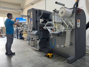Машина для лазерного висікання  Model GE361L E-Line у компанії «Поліграфічне підприємство «Фоліо Плюс»