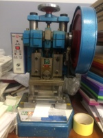 Продам вырубщик для пластиковых карт, б/у